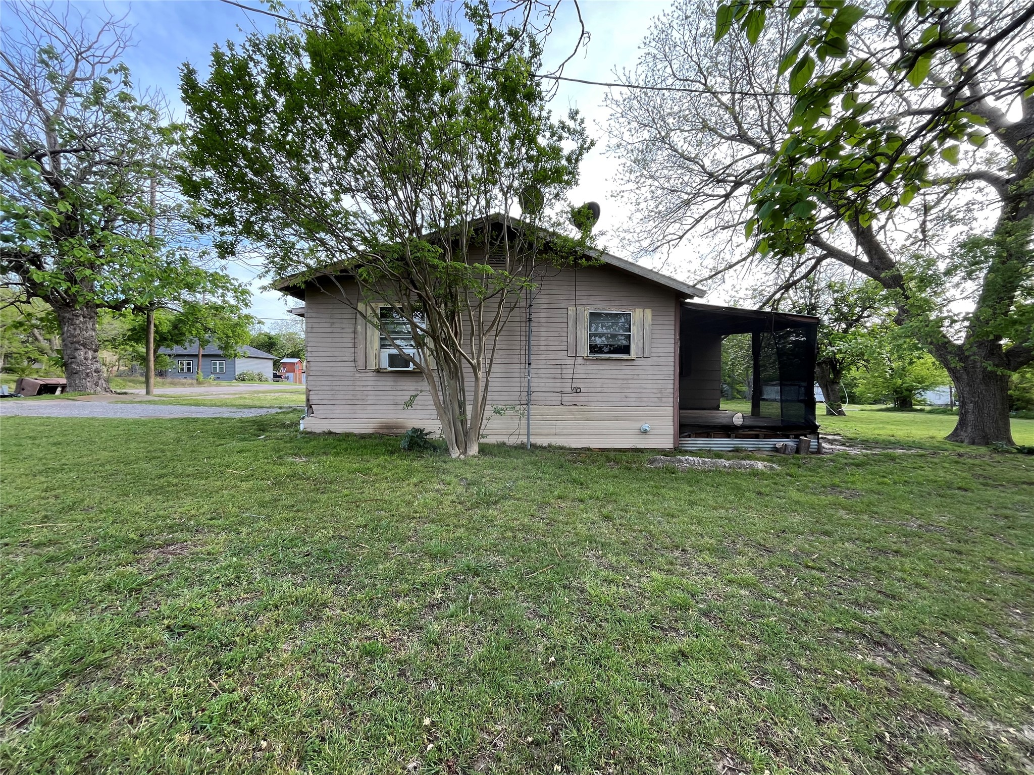 320 S Manson Street Wolfe City TX 75496