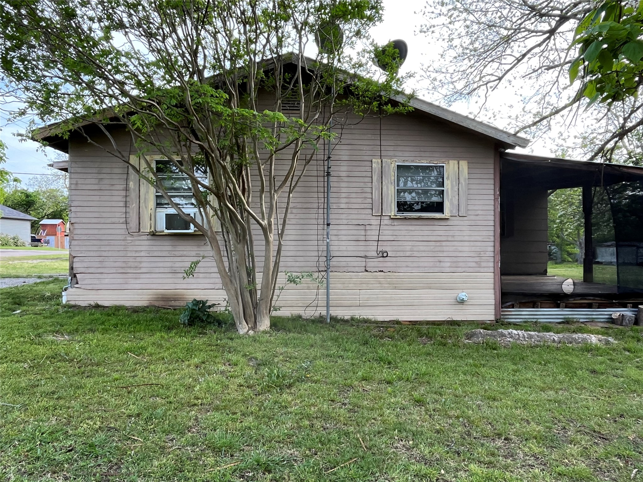 320 S Manson Street Wolfe City TX 75496