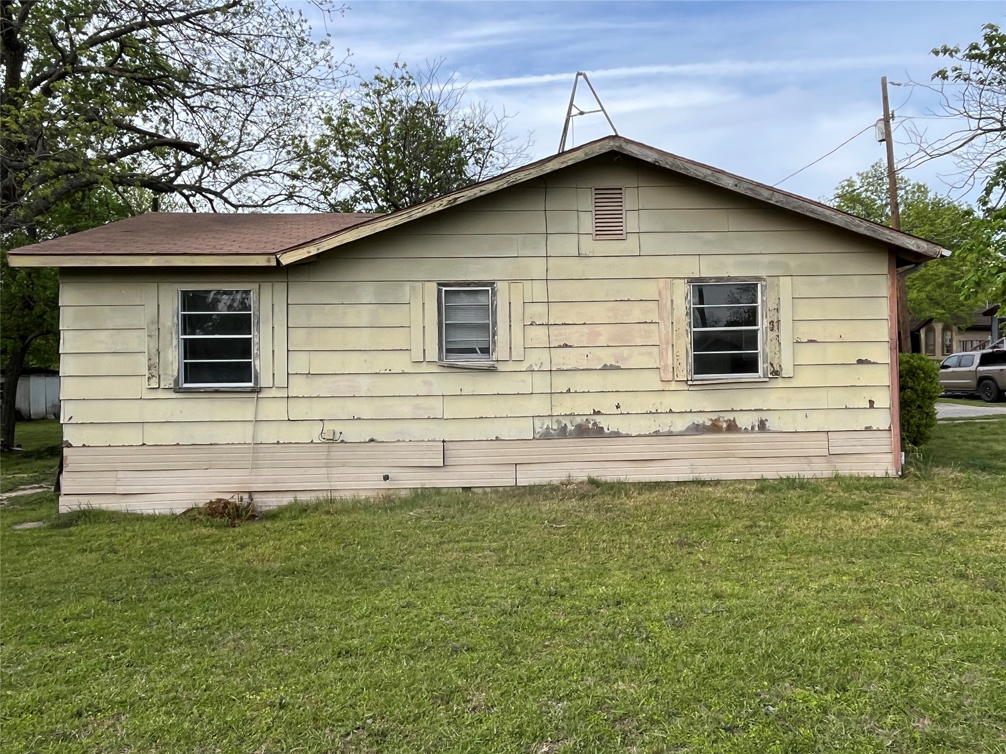 320 S Manson Street Wolfe City TX 75496