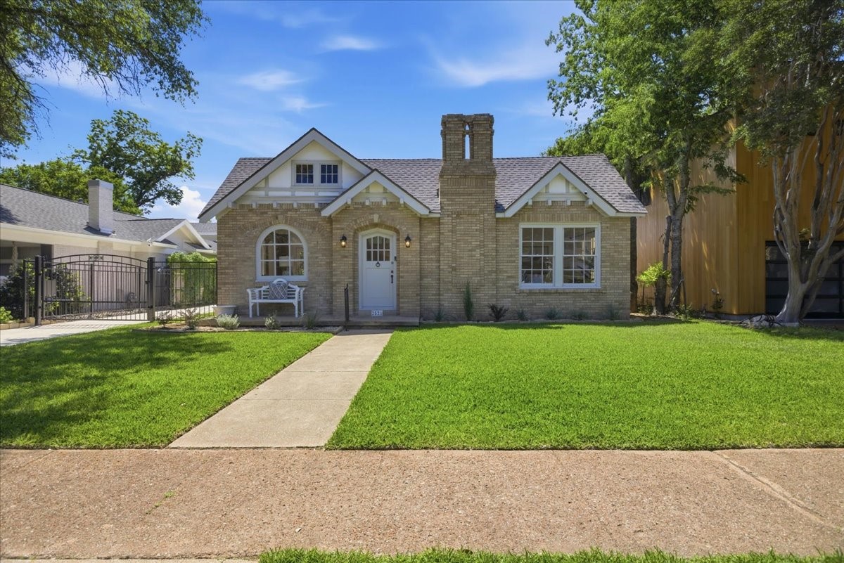 2528 Waits Avenue Fort Worth TX 76109