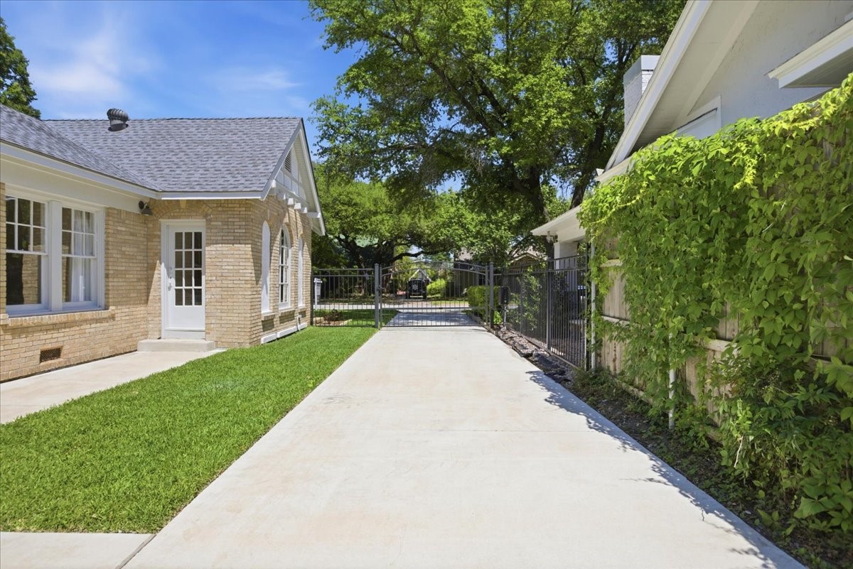 2528 Waits Avenue Fort Worth TX 76109