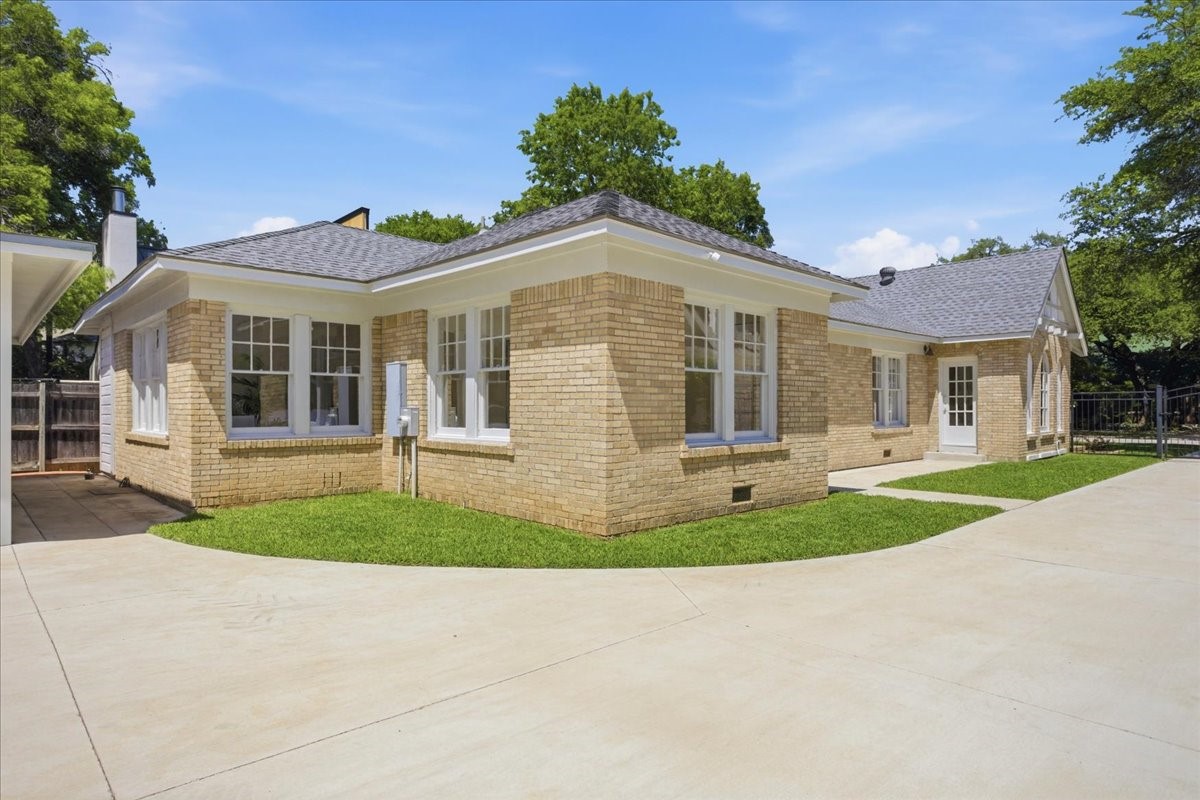 2528 Waits Avenue Fort Worth TX 76109