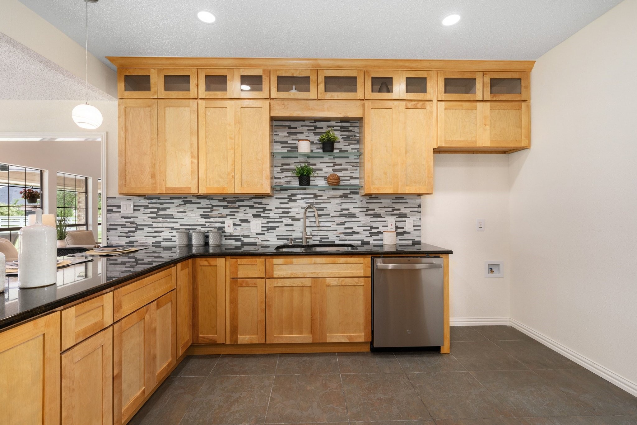 915 W Pleasant Run Road Desoto TX 75115