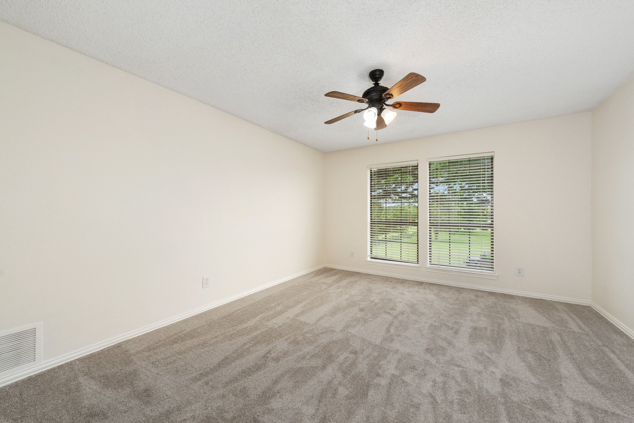 915 W Pleasant Run Road Desoto TX 75115