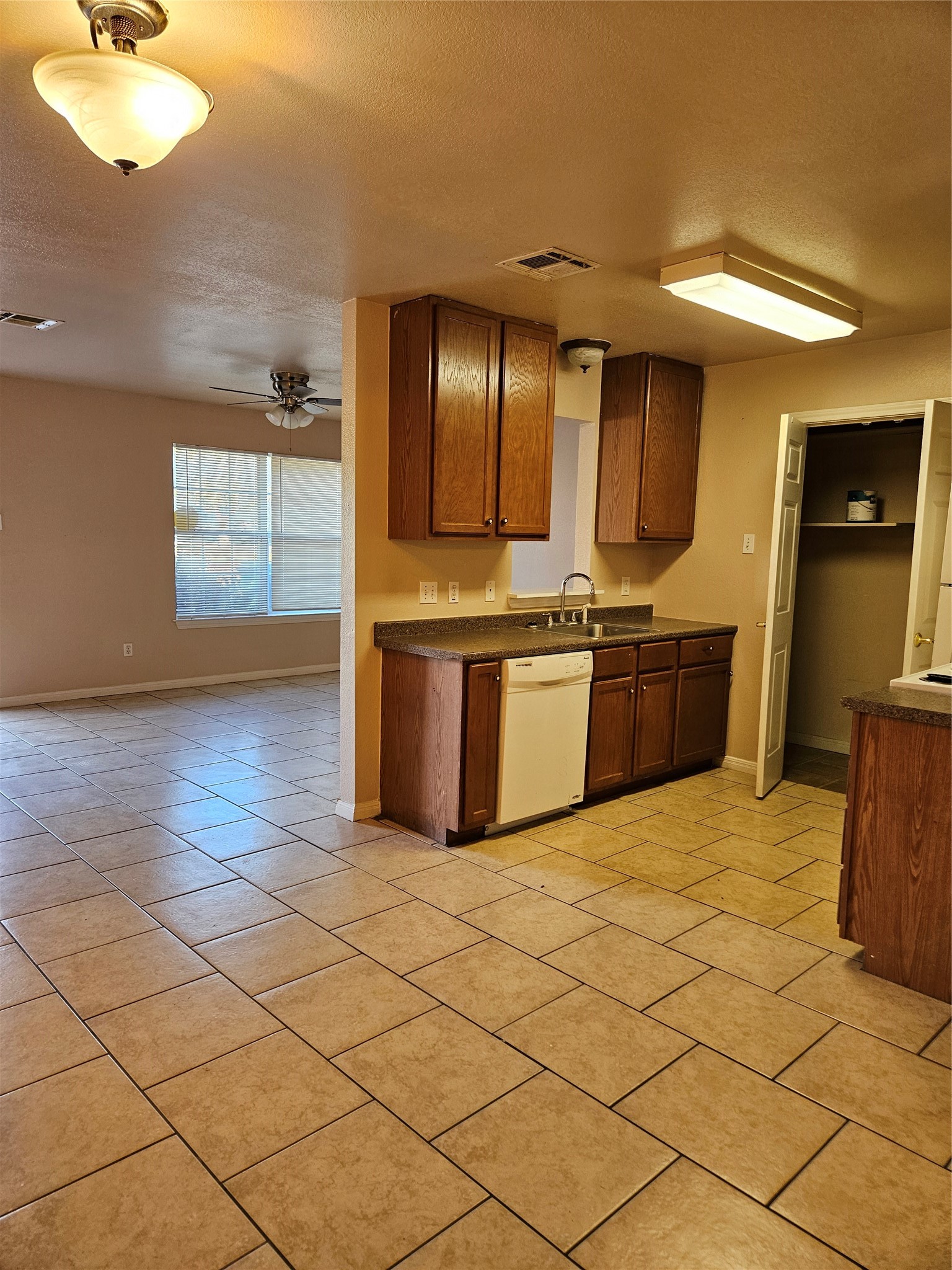 231-233 E Craven Avenue Lacy Lakeview TX 76705