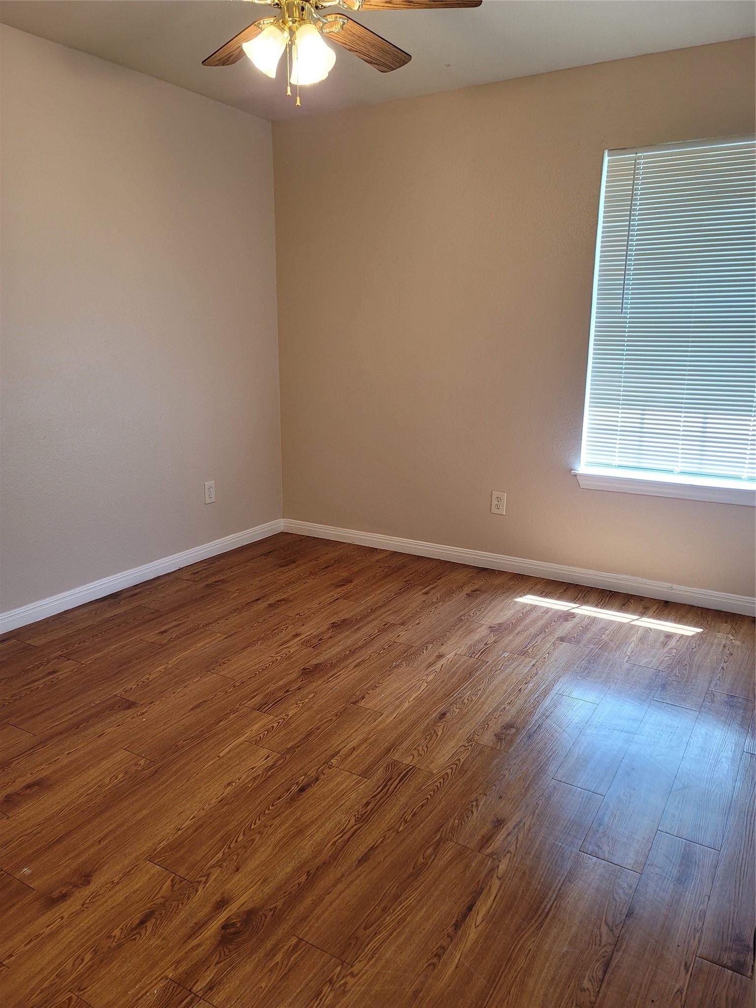 231-233 E Craven Avenue Lacy Lakeview TX 76705