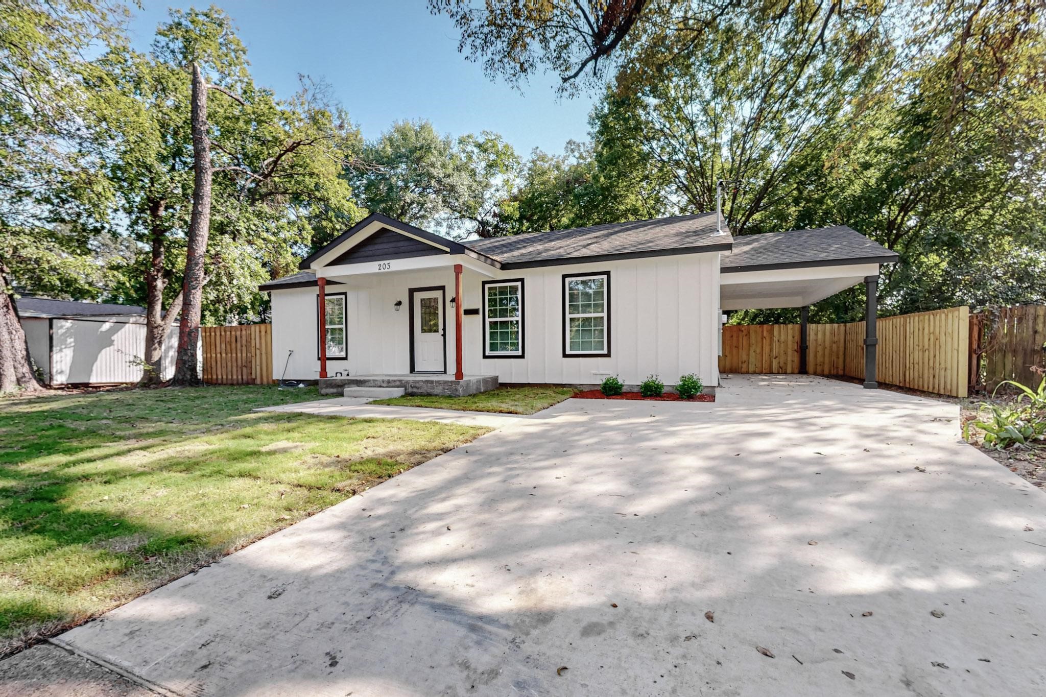 203 W Alamo Street Terrell TX 75160
