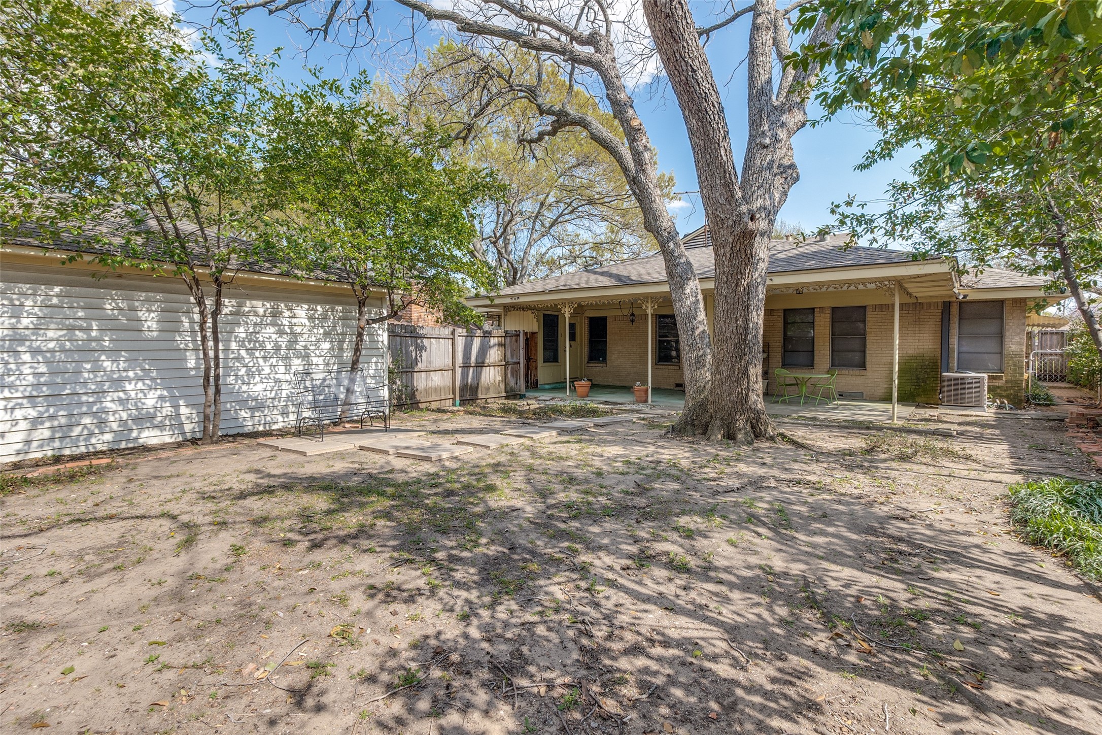 6519 Ravendale Lane Dallas TX 75214