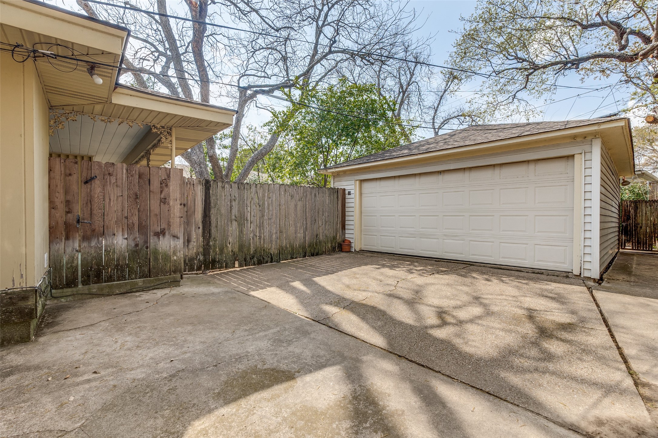 6519 Ravendale Lane Dallas TX 75214