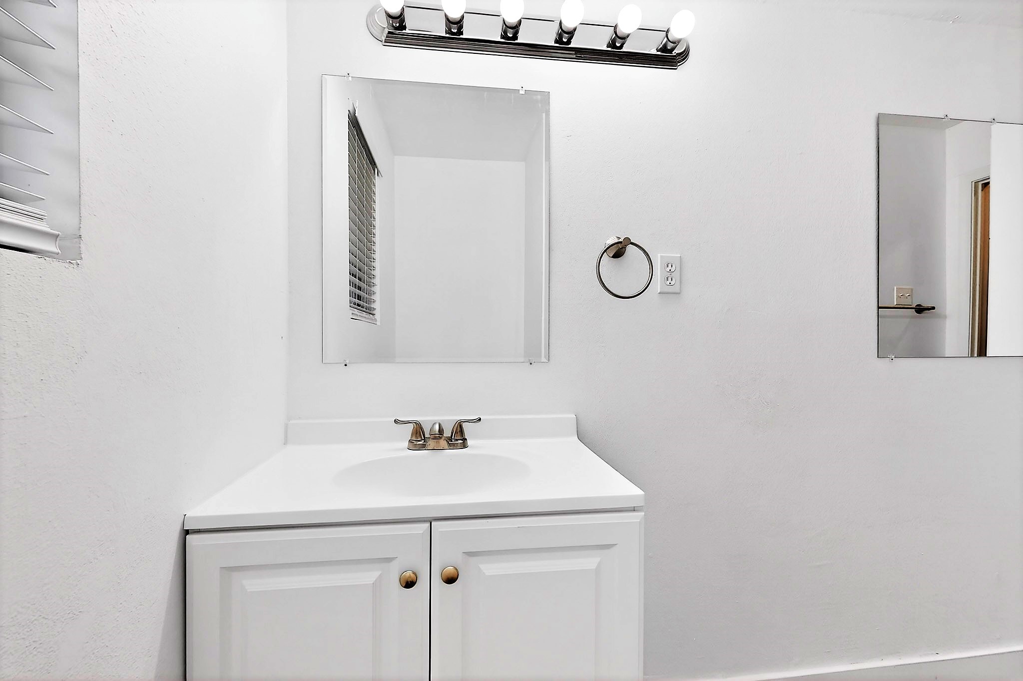 1602 Dakota Drive Garland TX 75043