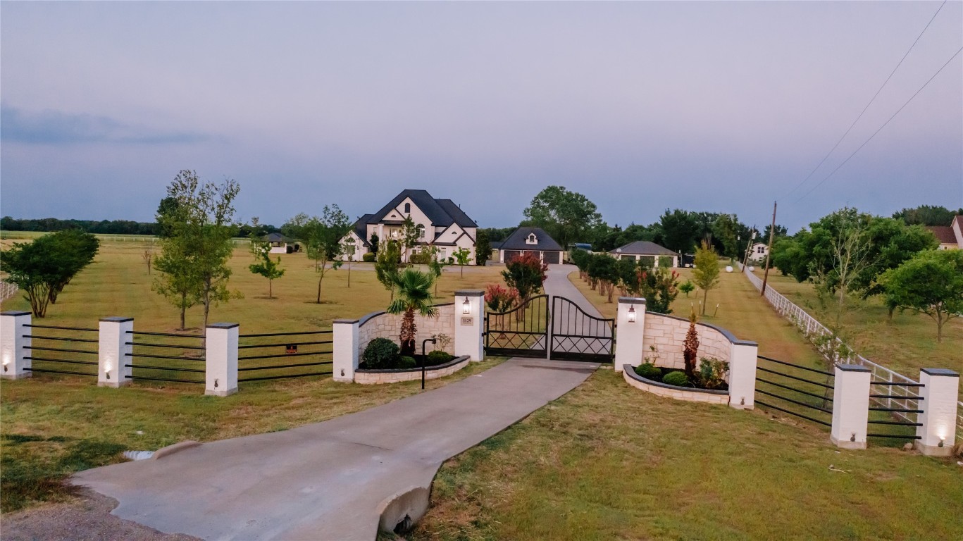 1129 Oak Creek Road Red Oak TX 75154