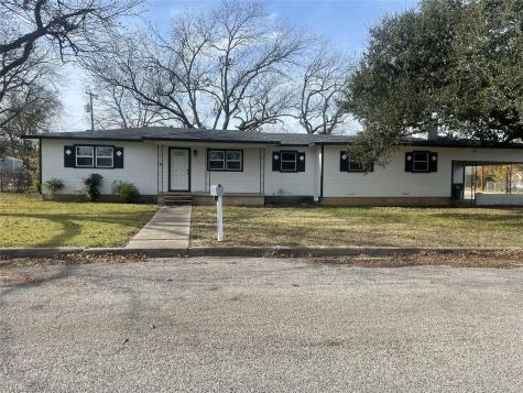703 S Avenue L Clifton TX 76634