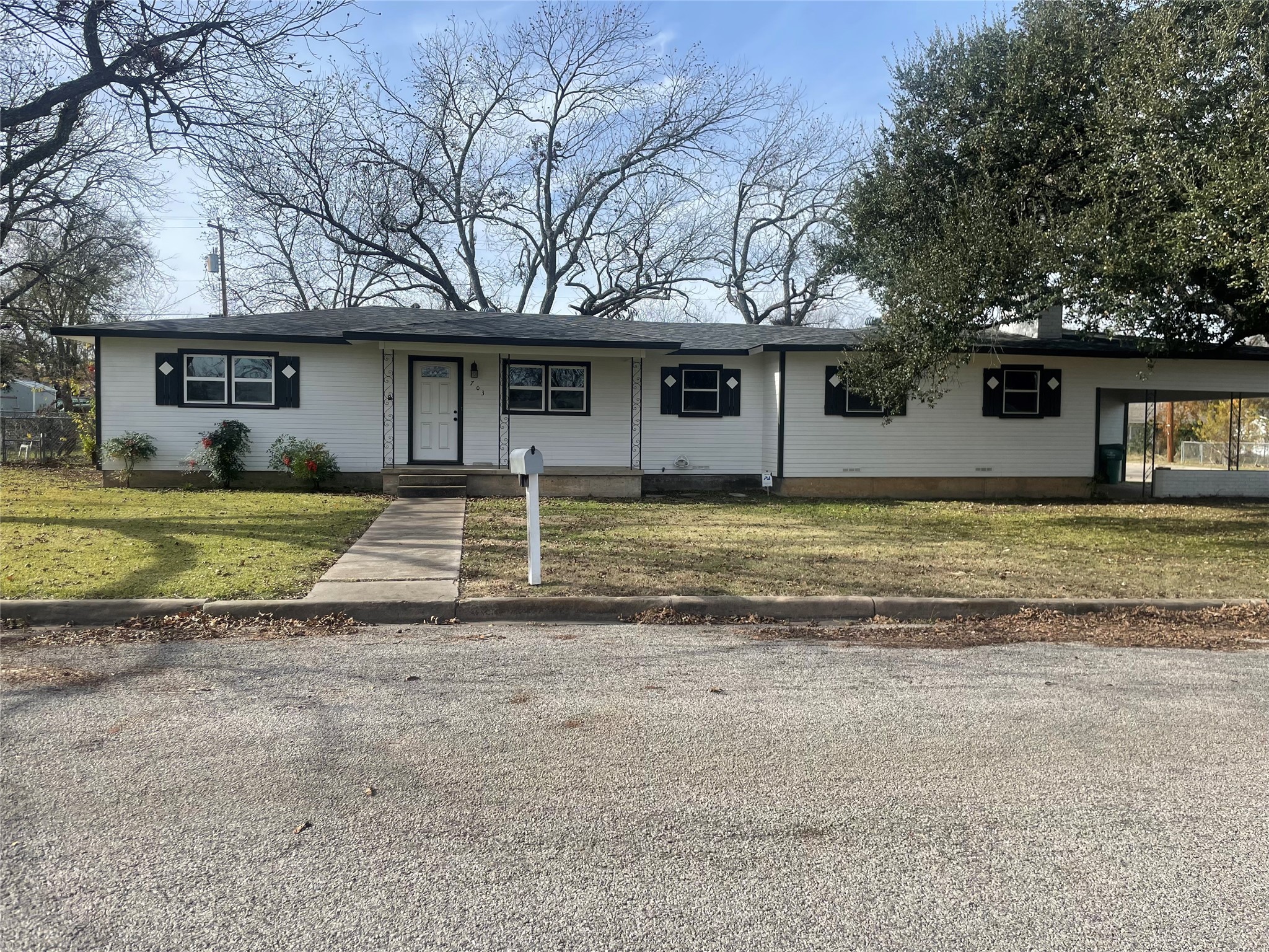 703 S Avenue L Clifton TX 76634