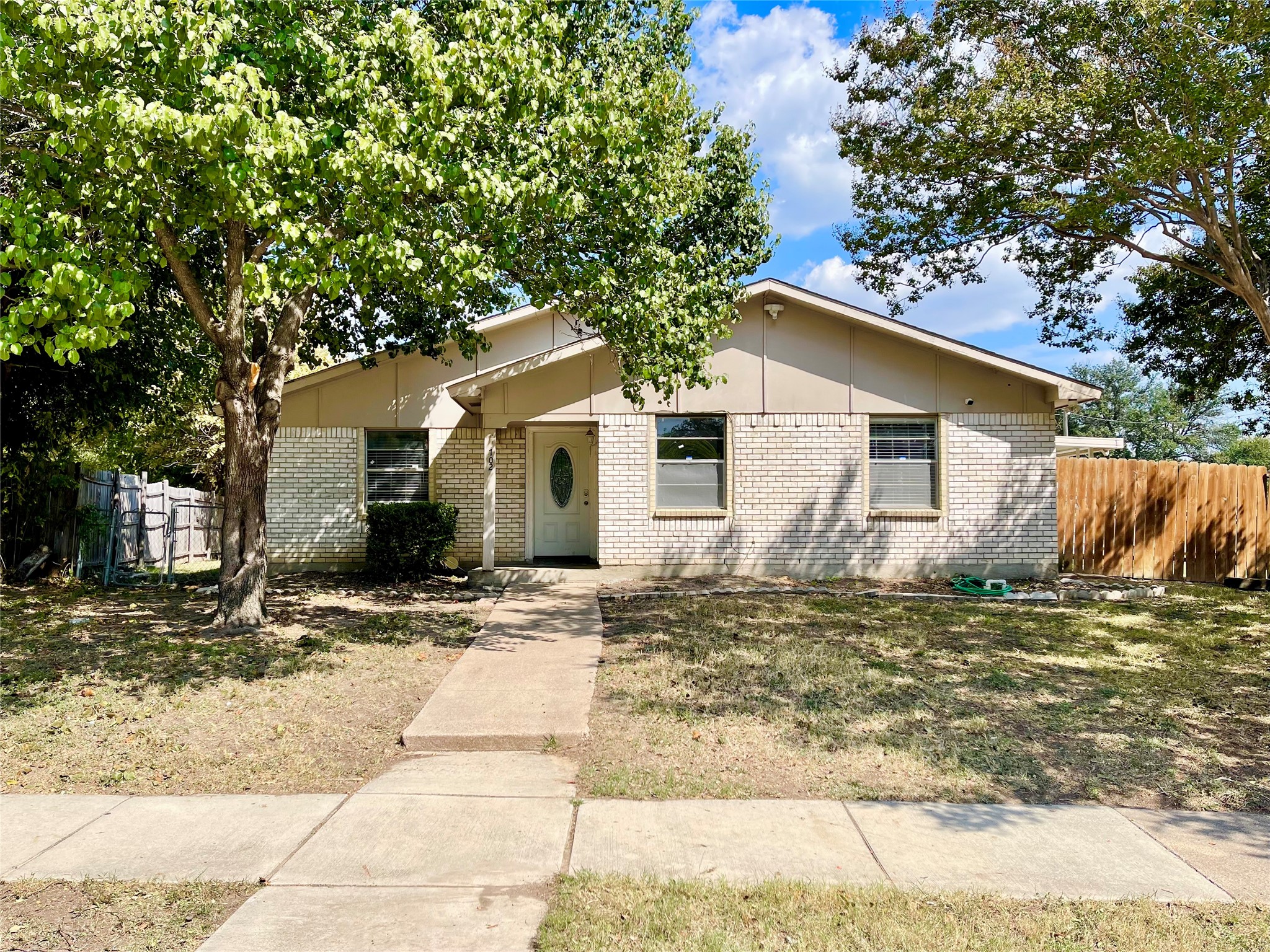 702 Pinehill Lane Grand Prairie TX 75052