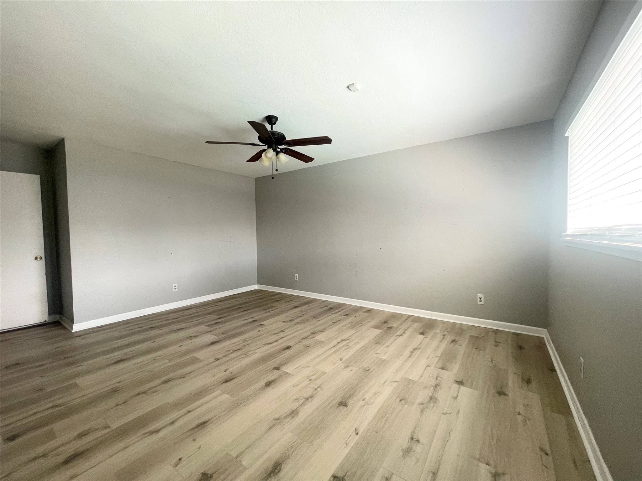 702 Pinehill Lane Grand Prairie TX 75052
