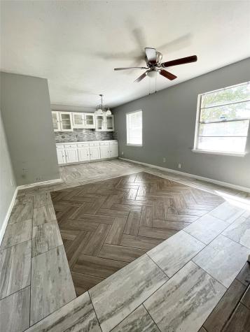 702 Pinehill Lane Grand Prairie TX 75052