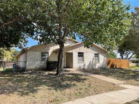 702 Pinehill Lane Grand Prairie TX 75052