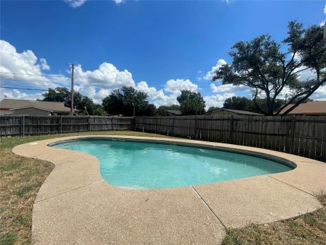 702 Pinehill Lane Grand Prairie TX 75052