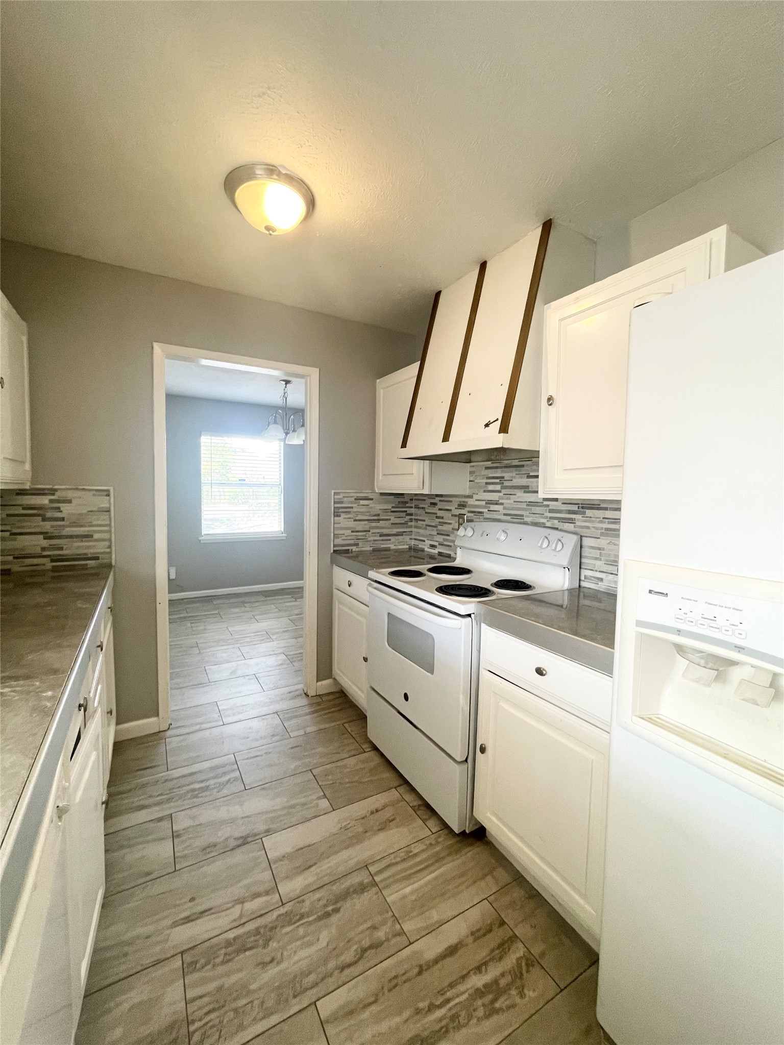 702 Pinehill Lane Grand Prairie TX 75052