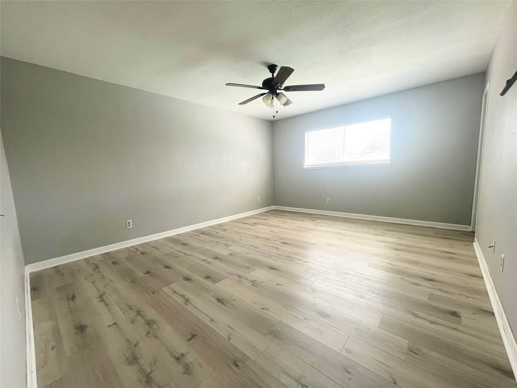 702 Pinehill Lane Grand Prairie TX 75052