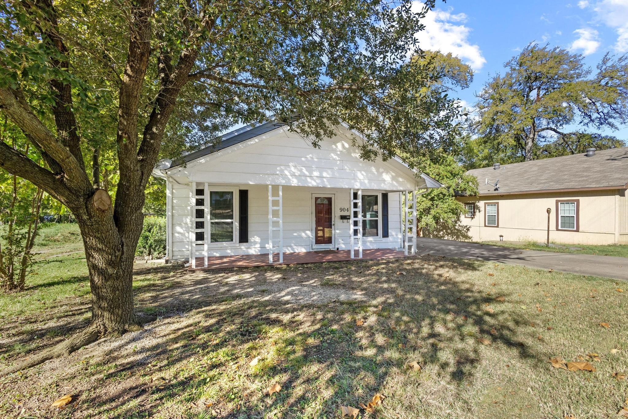904 S Gribble Street Sherman TX 75090