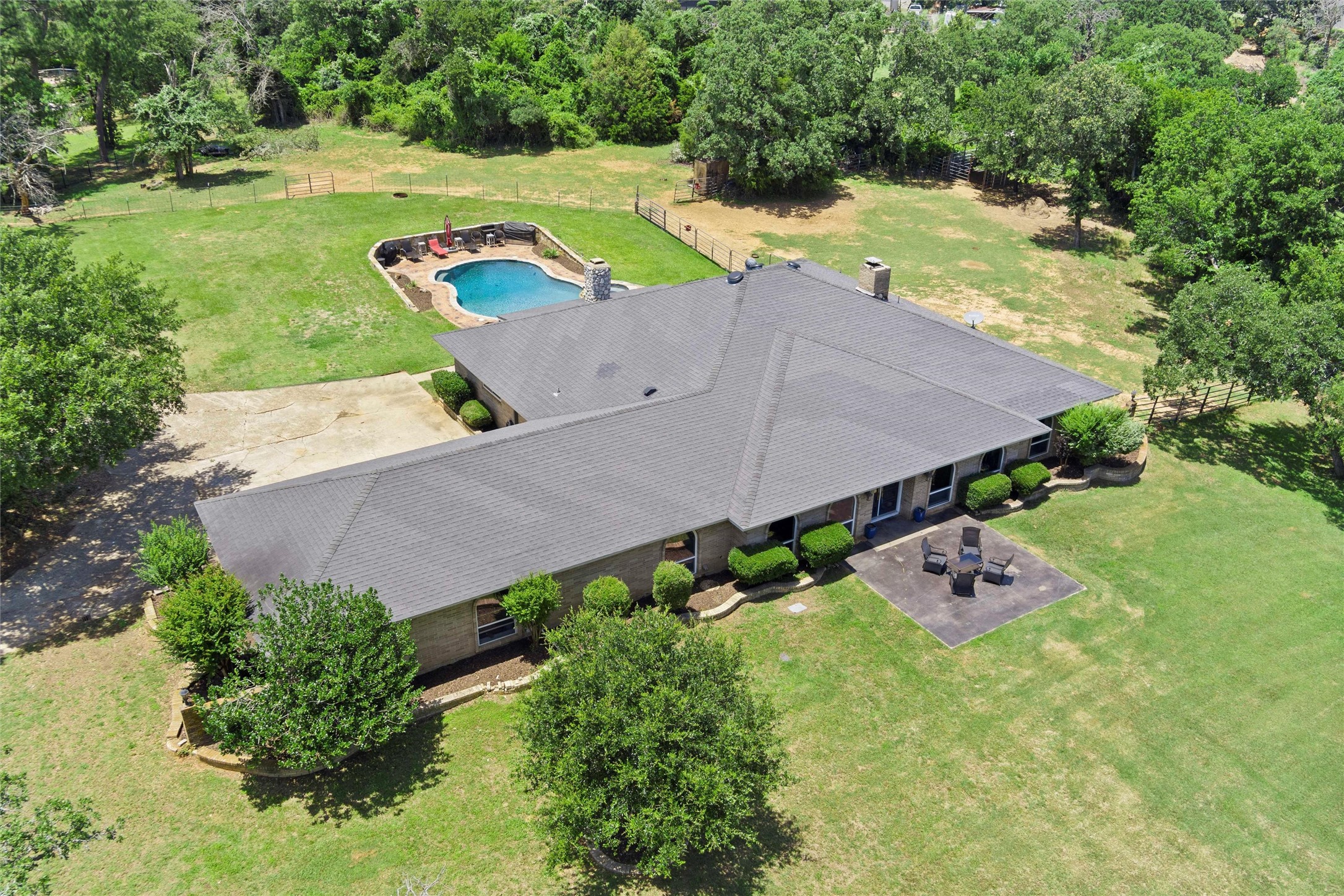 2052 Trailwood Drive W Burleson TX 76028