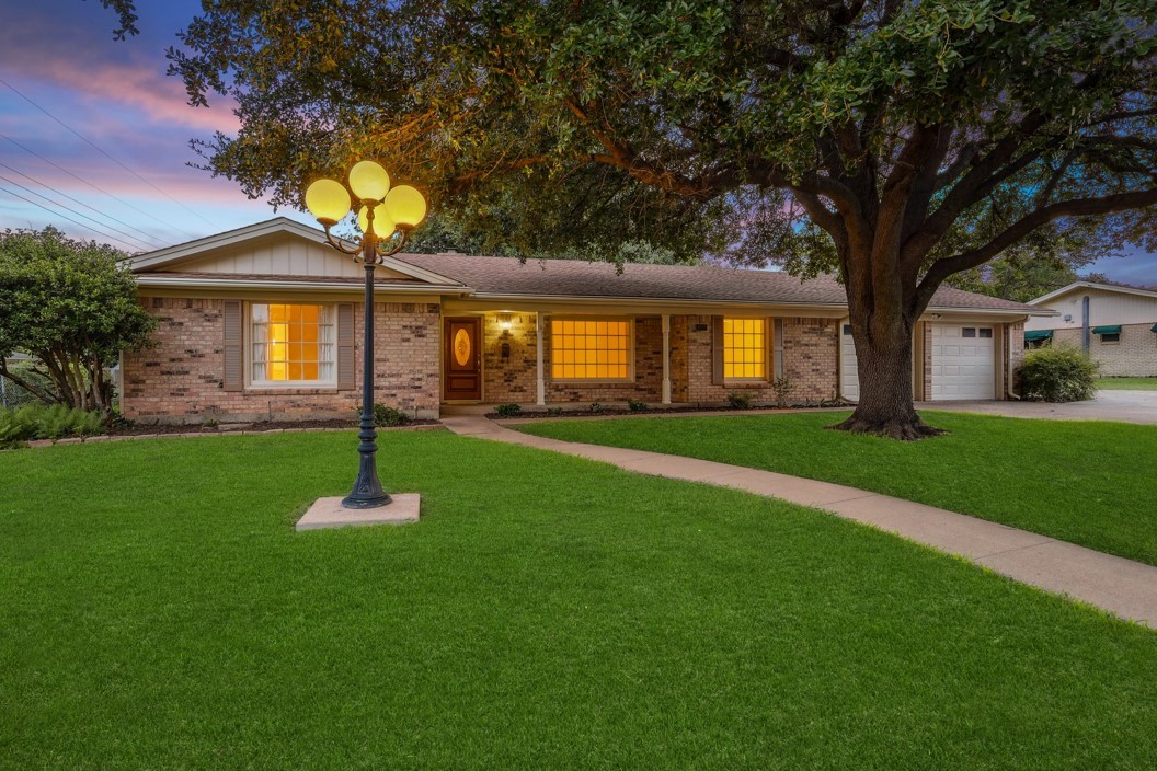 3909 Emerald Oaks Drive Haltom City TX 76117