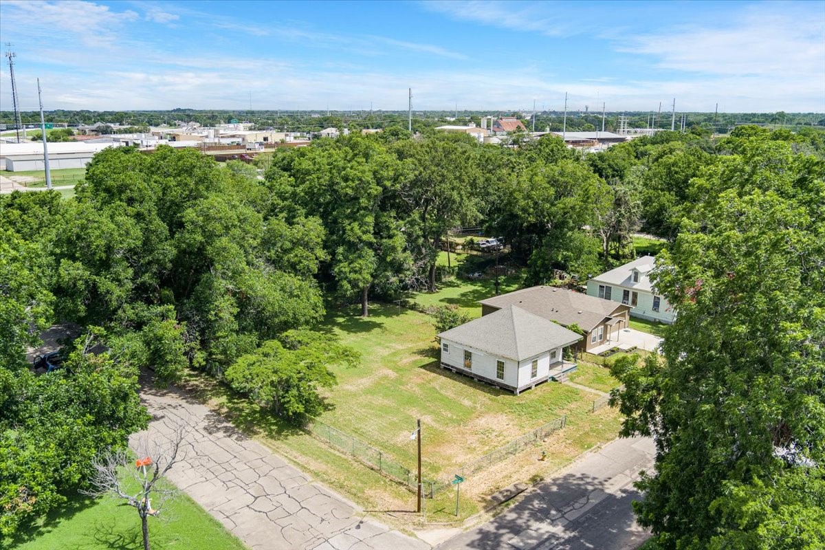 1000 & 1002 E Calhoun Avenue Waco TX 76704