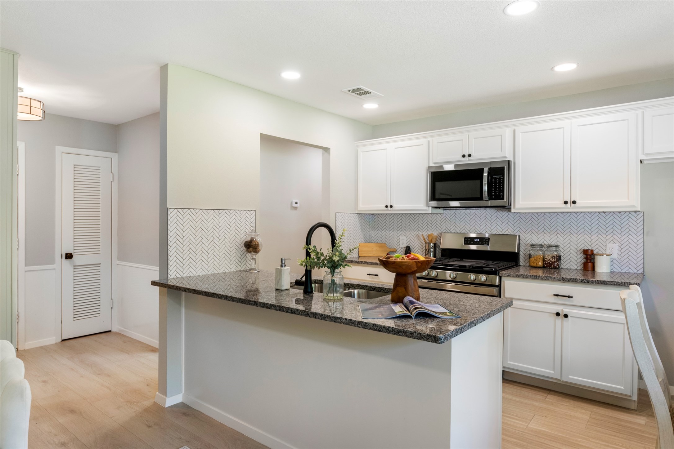 617 NW Newton Drive Burleson TX 76028