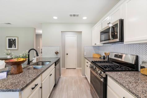 617 NW Newton Drive Burleson TX 76028