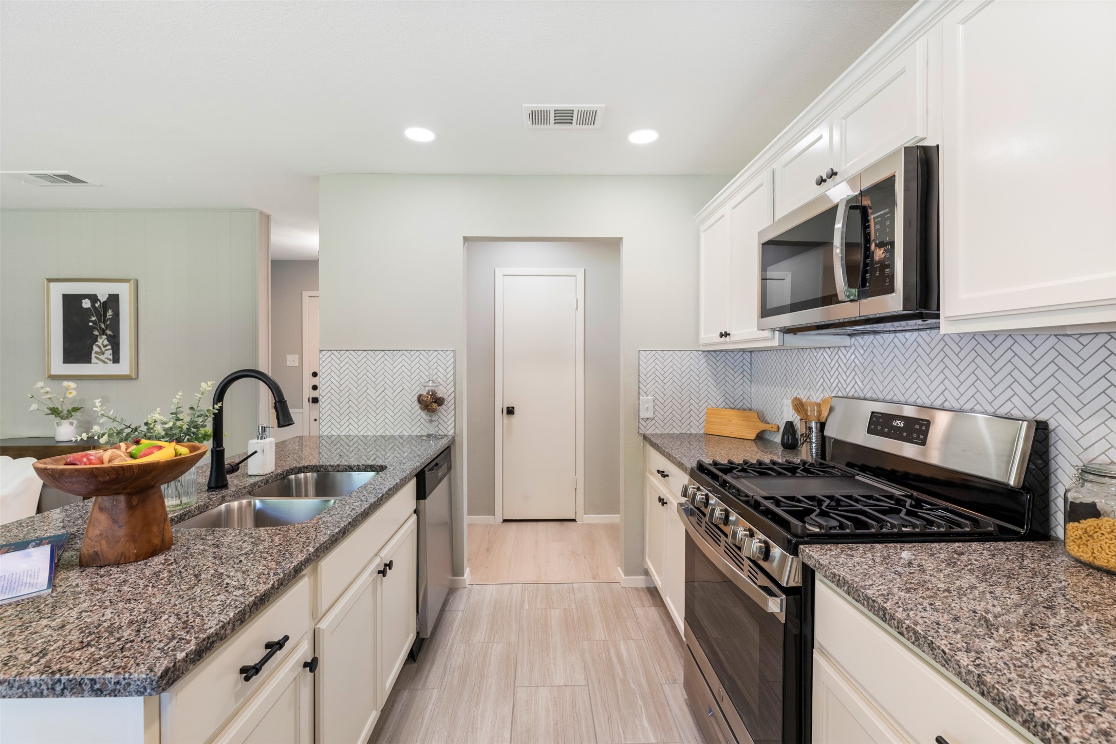 617 NW Newton Drive Burleson TX 76028