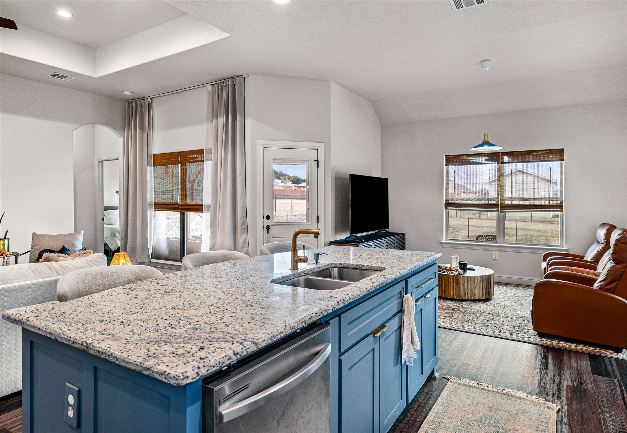 1306 E Apache Trail Granbury TX 76048