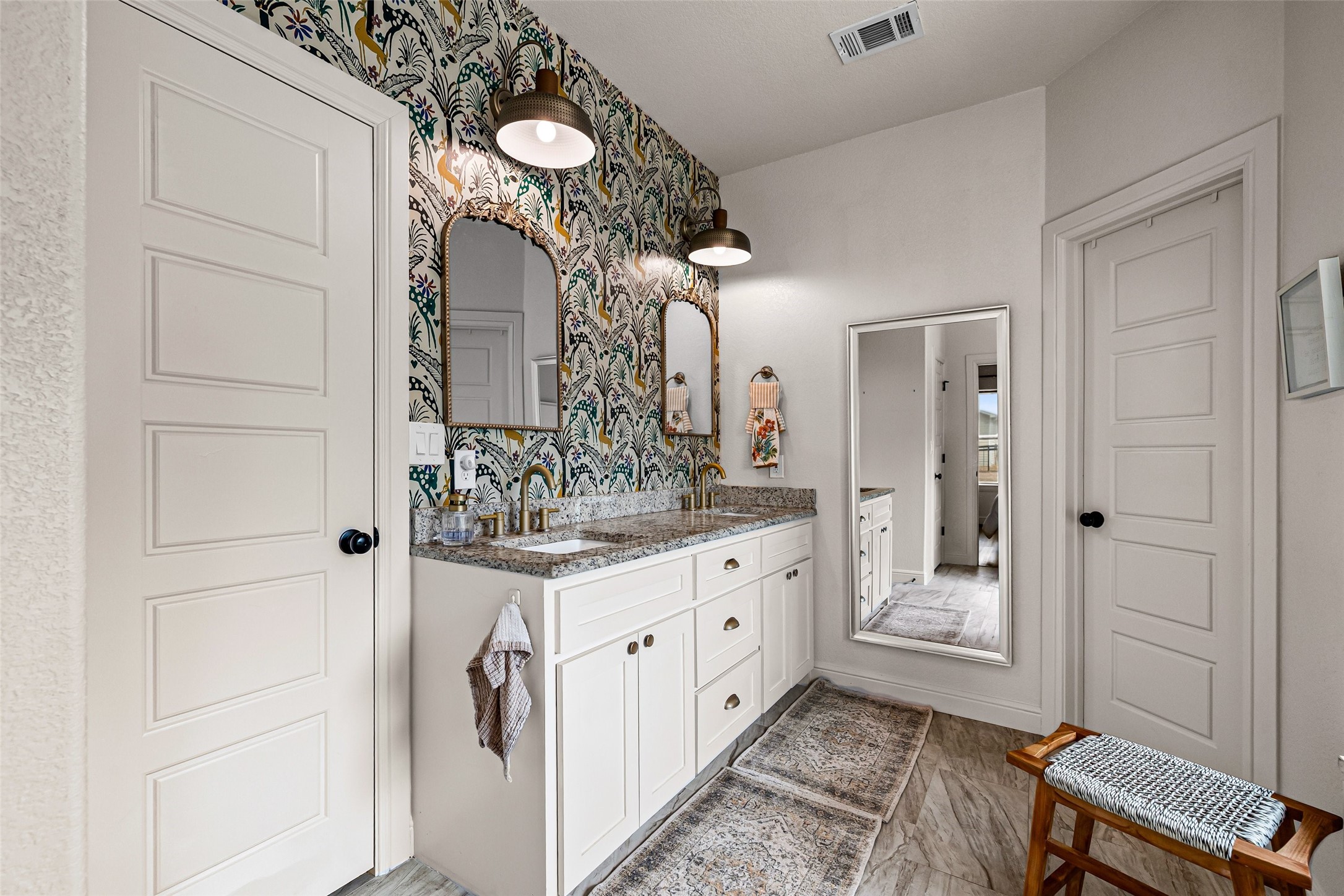 1306 E Apache Trail Granbury TX 76048