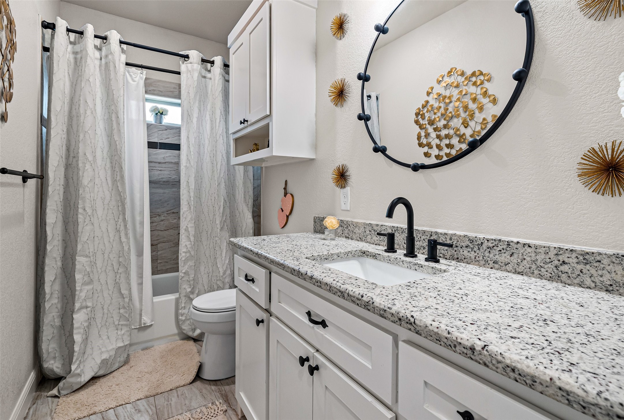1306 E Apache Trail Granbury TX 76048