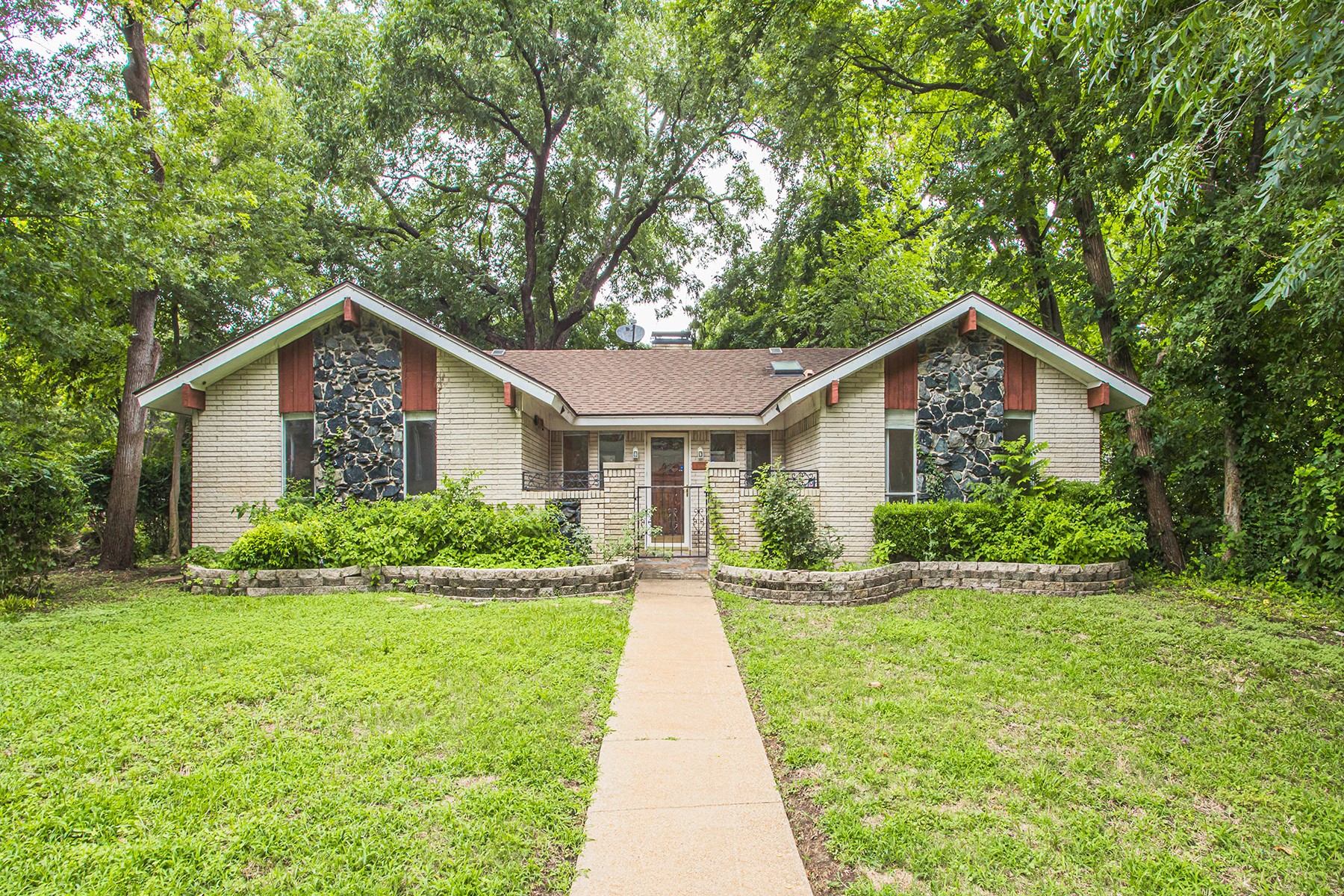 3611 Kiestcrest Drive Dallas TX 75233