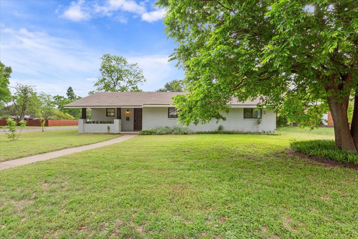 2025 Lenamon Street Waco TX 76710