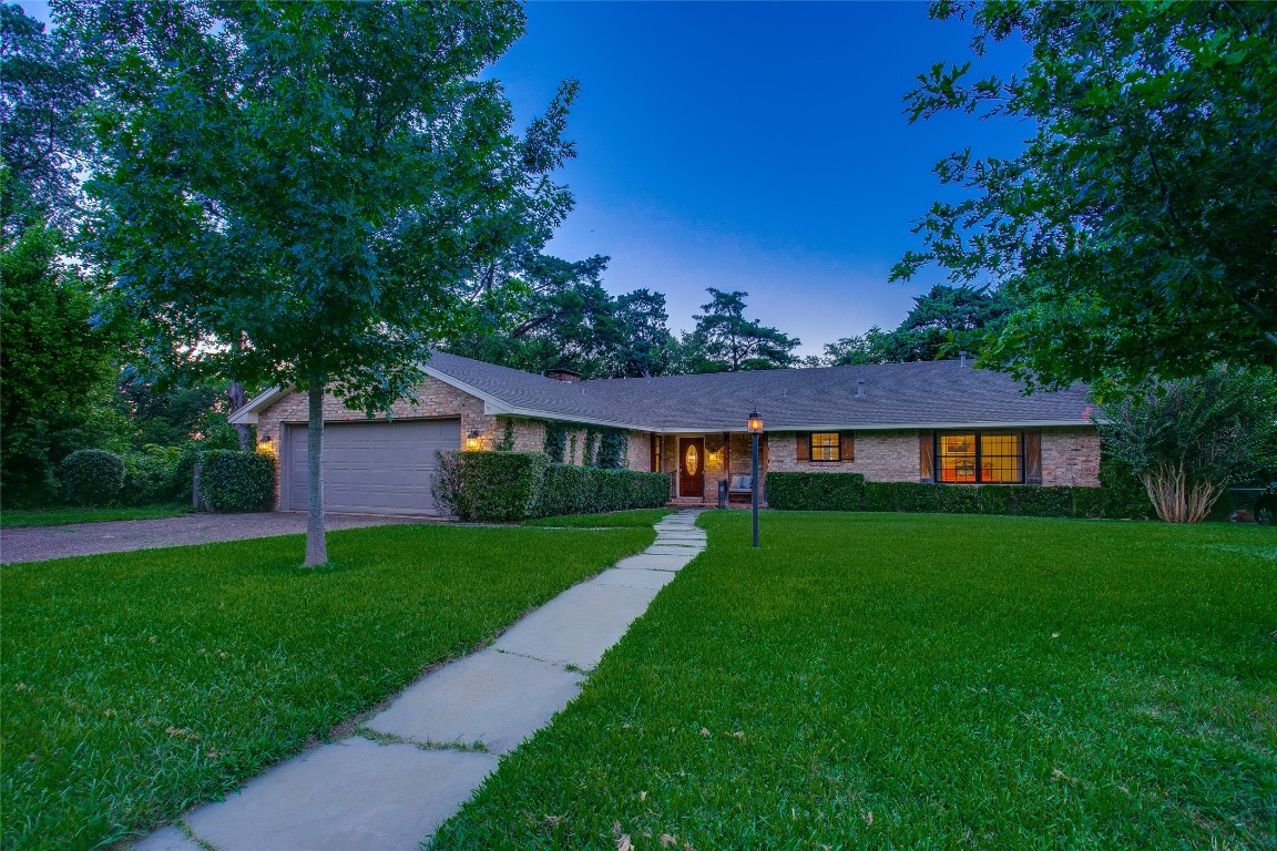 2831 Whitewood Drive Dallas TX 75233
