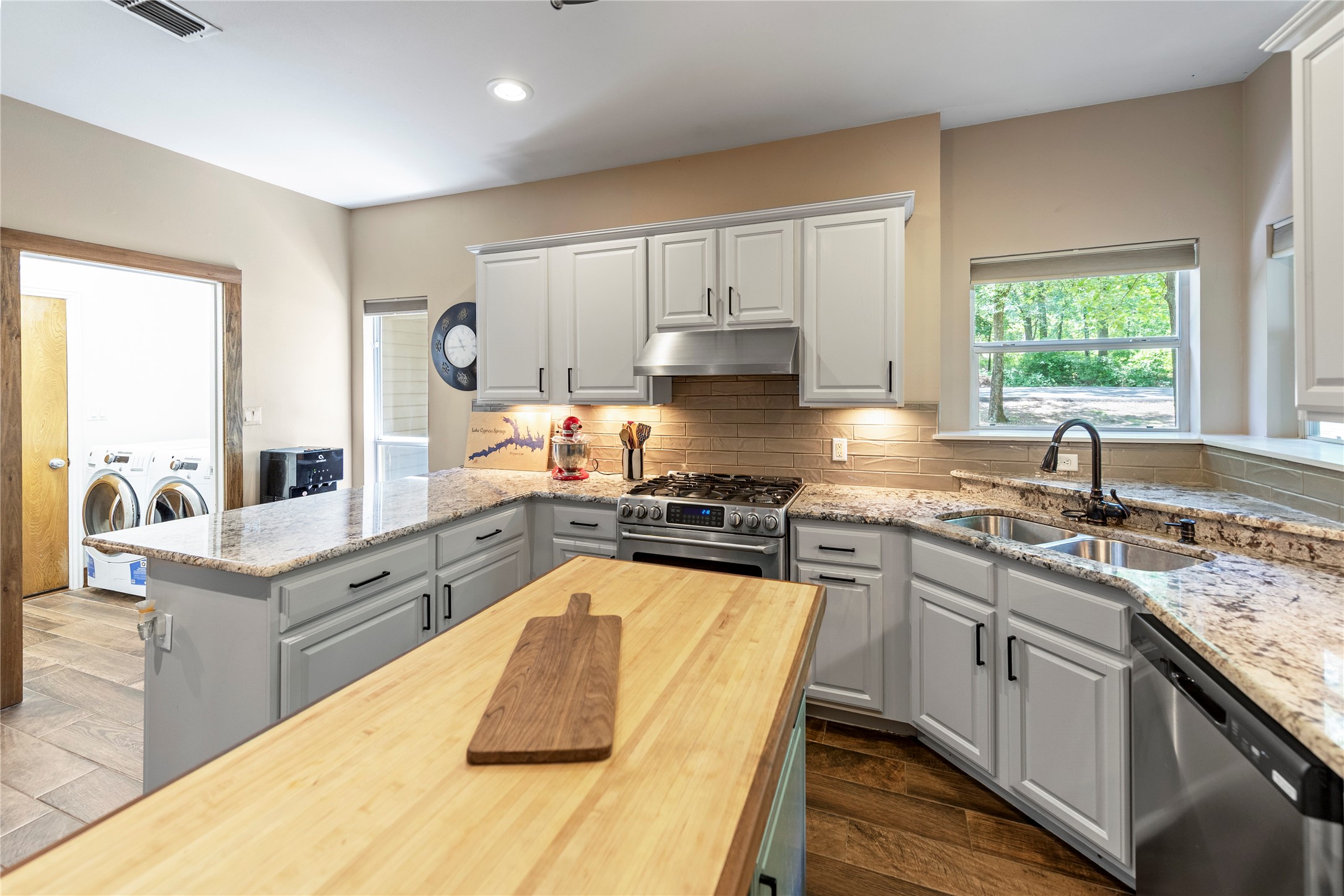 233 E El Dorado Drive Scroggins TX 75480