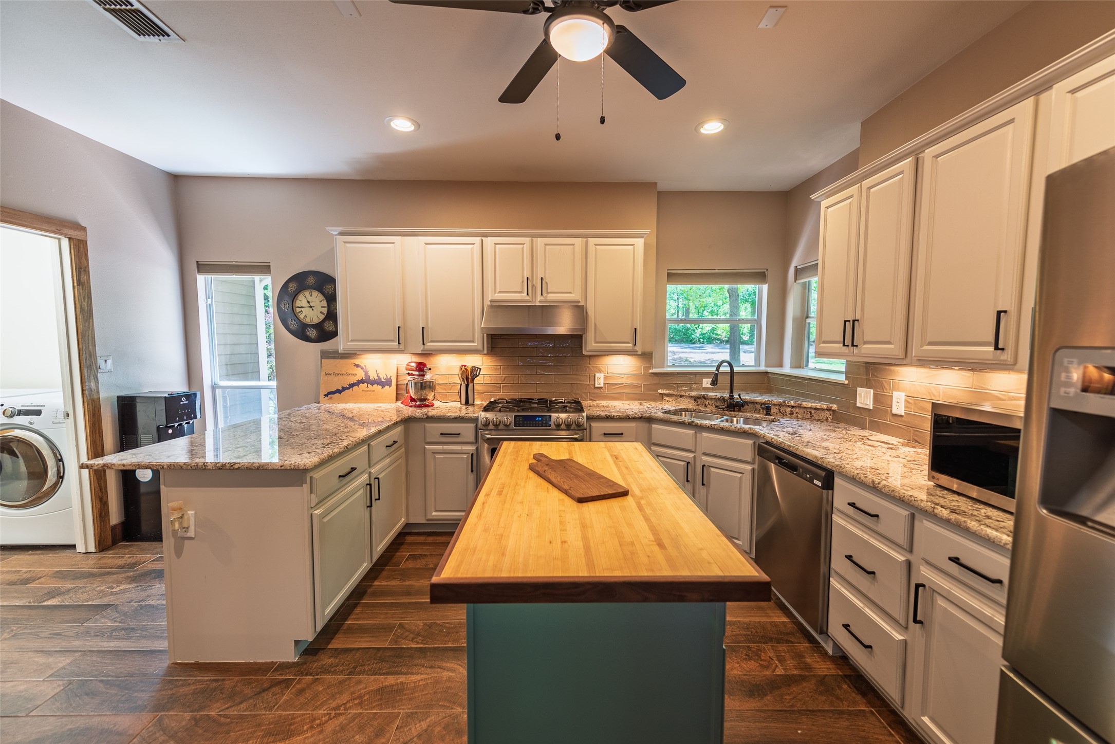 233 E El Dorado Drive Scroggins TX 75480