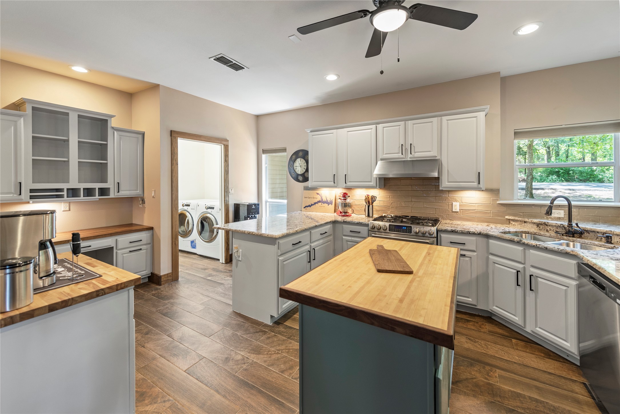 233 E El Dorado Drive Scroggins TX 75480