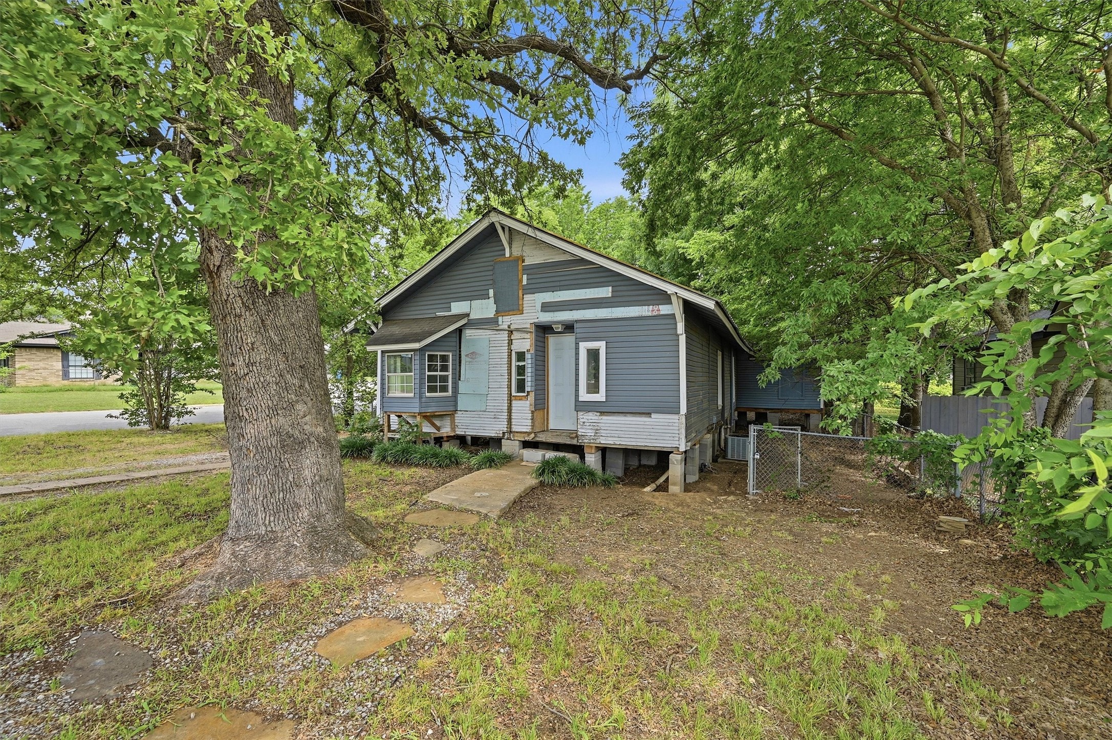 829 W Walker Street Denison TX 75020