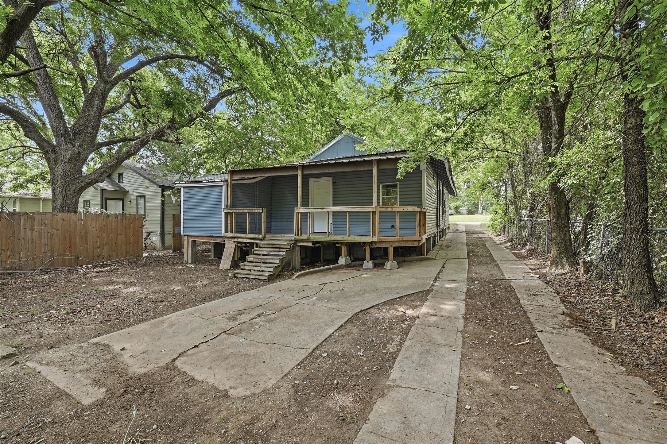 829 W Walker Street Denison TX 75020