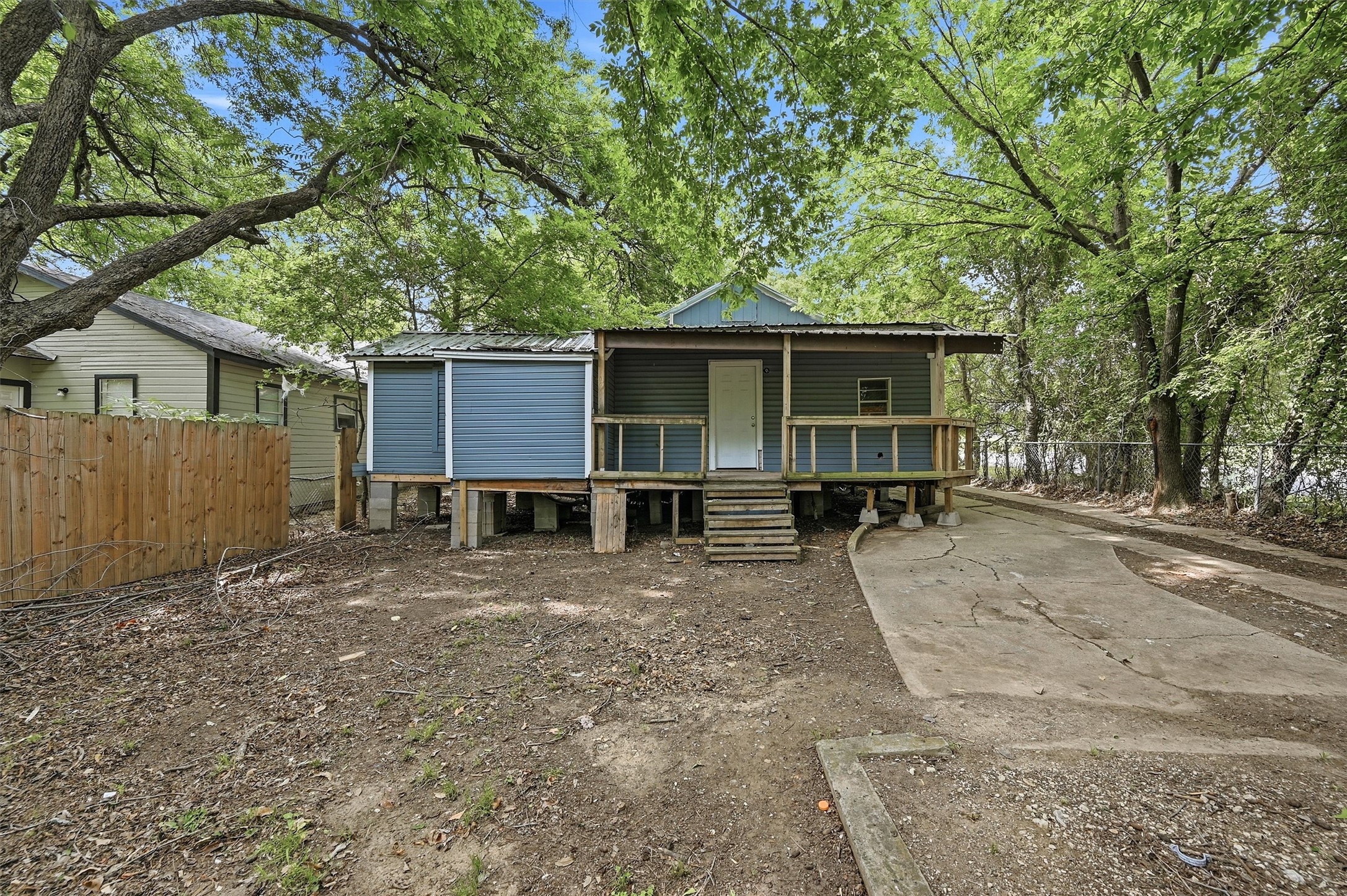 829 W Walker Street Denison TX 75020