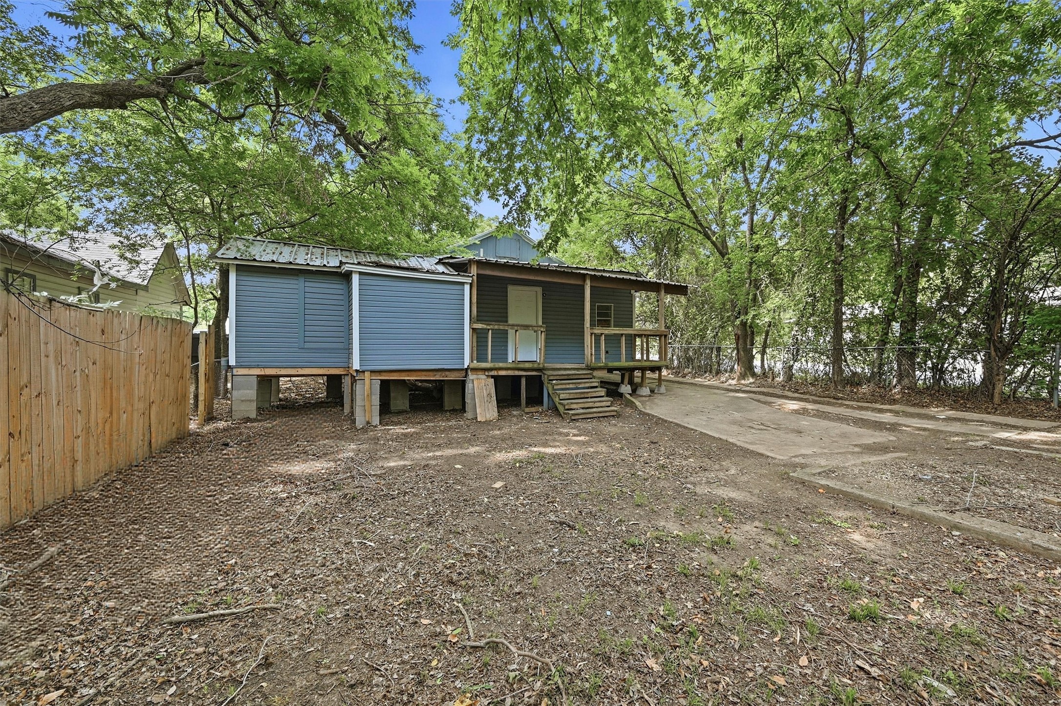 829 W Walker Street Denison TX 75020