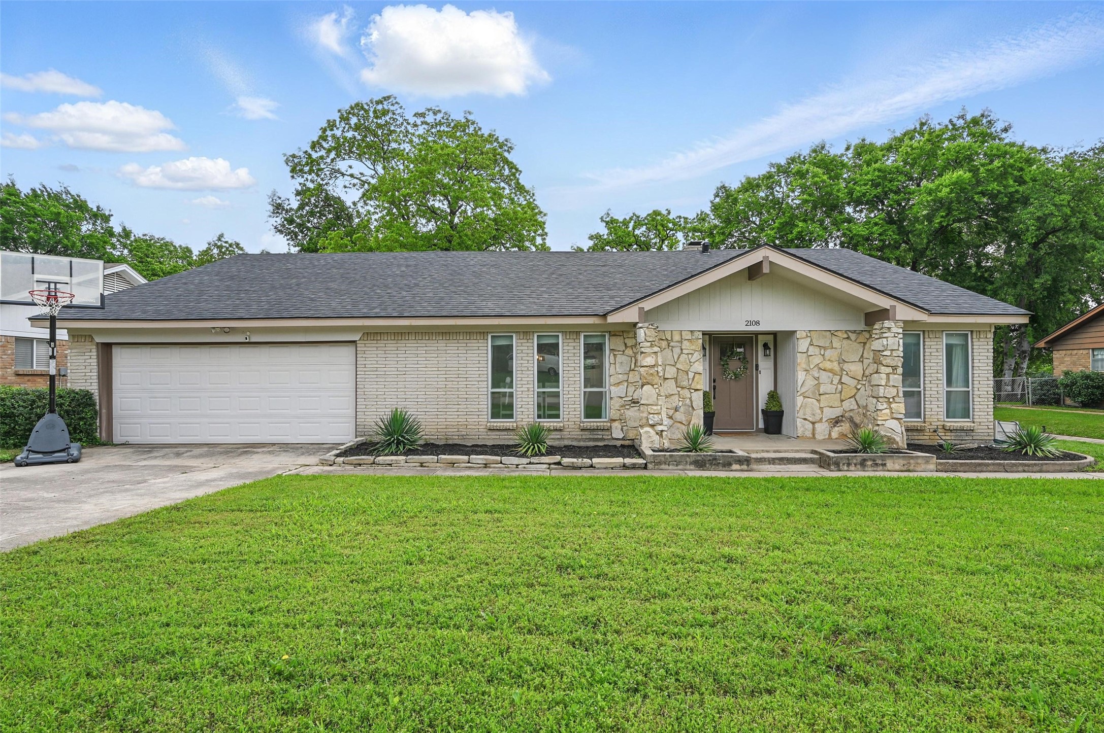 2108 Stonegate Drive N Bedford TX 76021