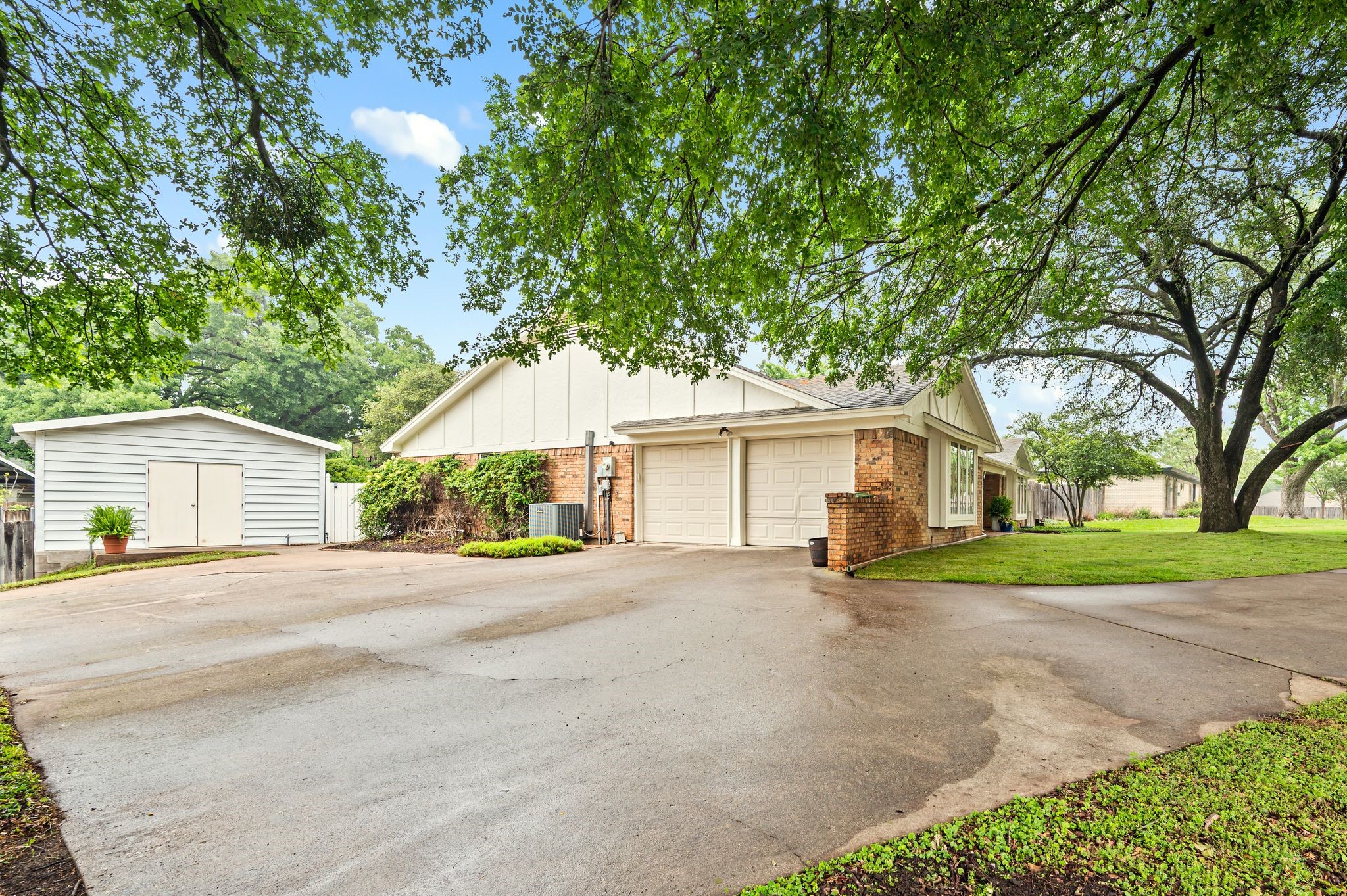 2817 Downing Court Bedford TX 76021