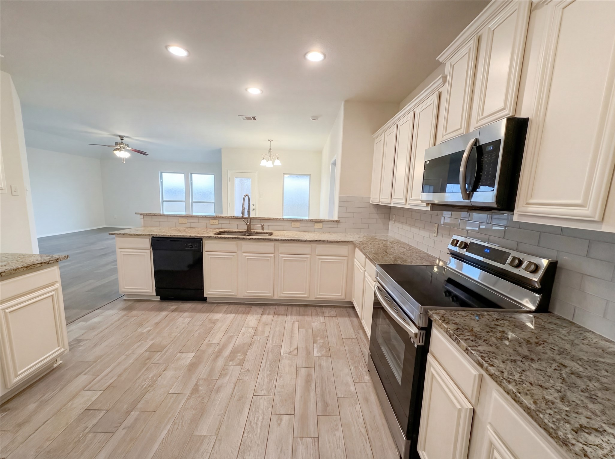 2553 Cumberland Trail Balch Springs TX 75181