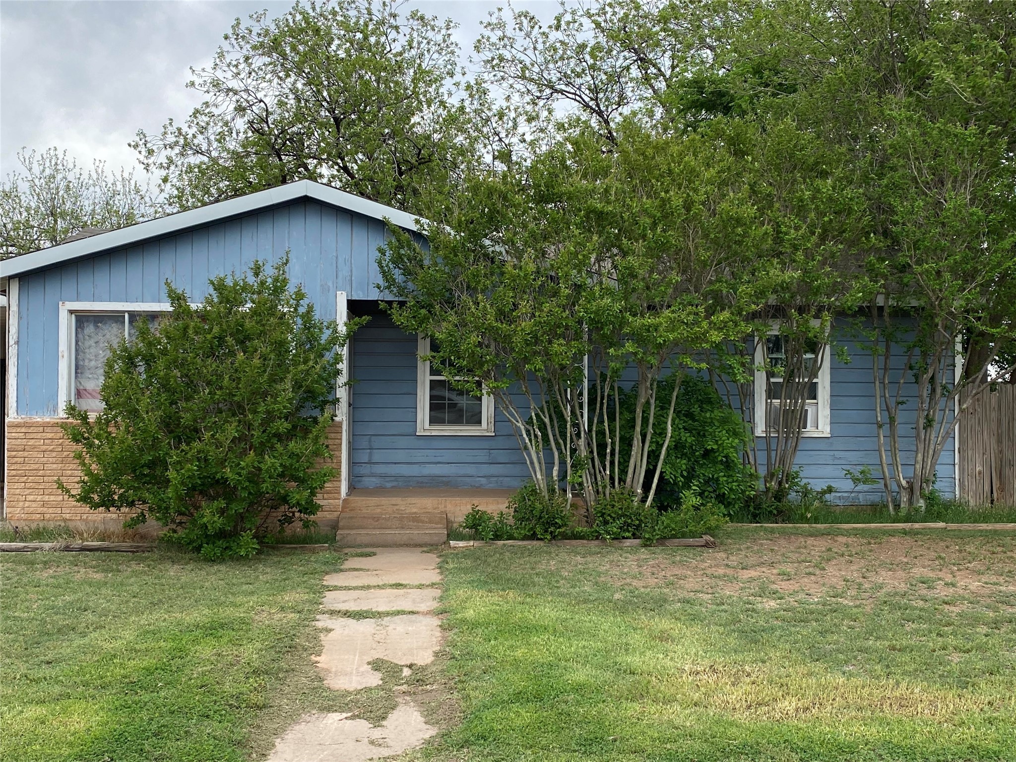 541 W Irving Street Munday TX 76371