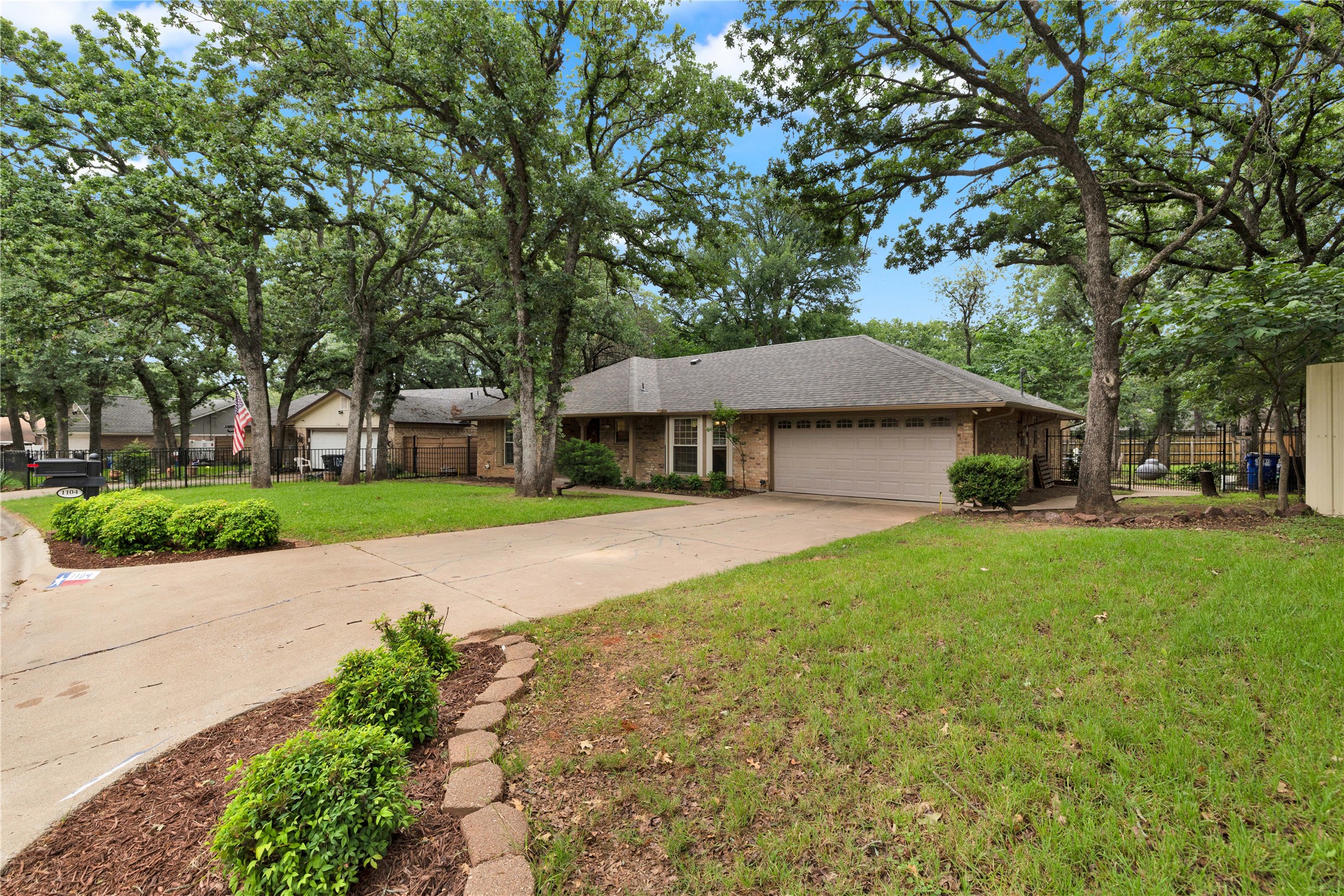 1104 Wood Ridge Drive Azle TX 76020