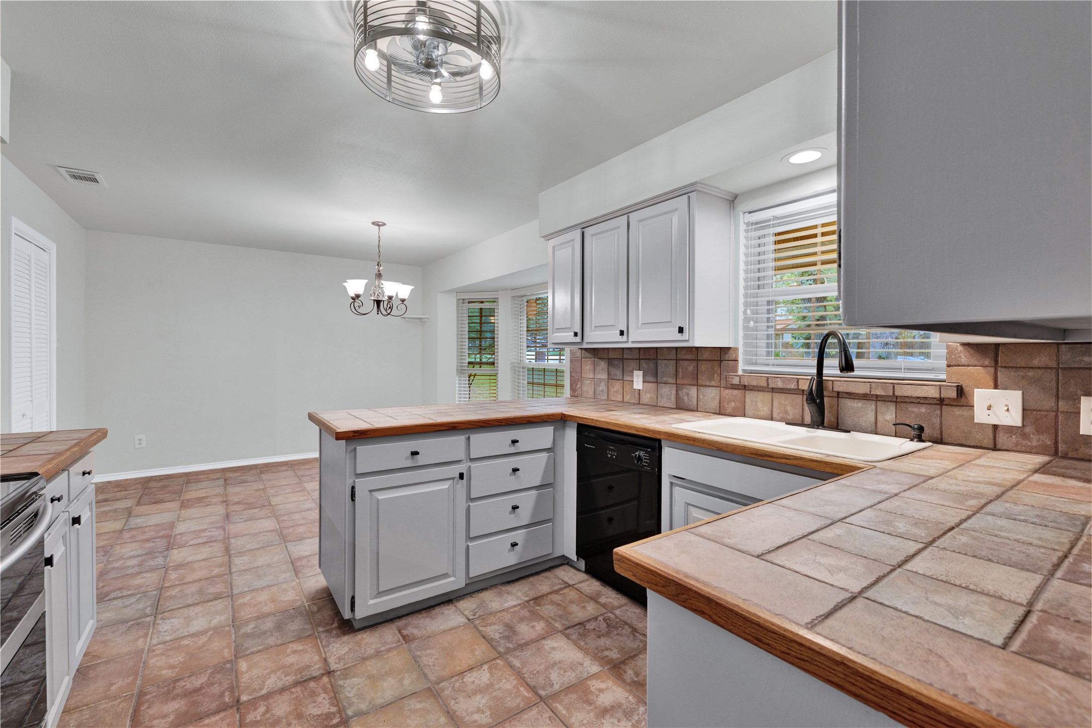1104 Wood Ridge Drive Azle TX 76020